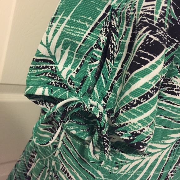 HAZEL/ANTHROLPOLOGIE V-neck Jungle Palm Peplum Top - Picture 5 of 8